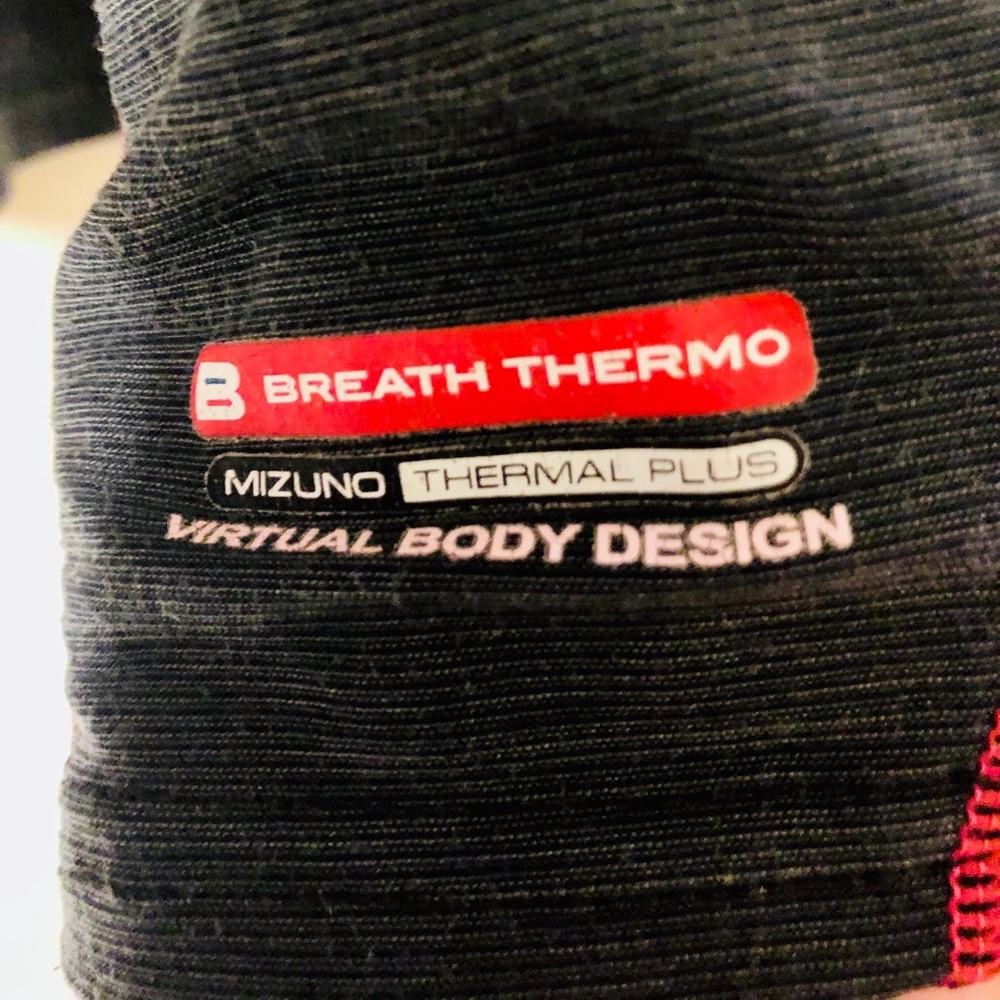 Mizuno Women’s Breath Thermal Long Sleeve Shirt - Picture 2 of 5